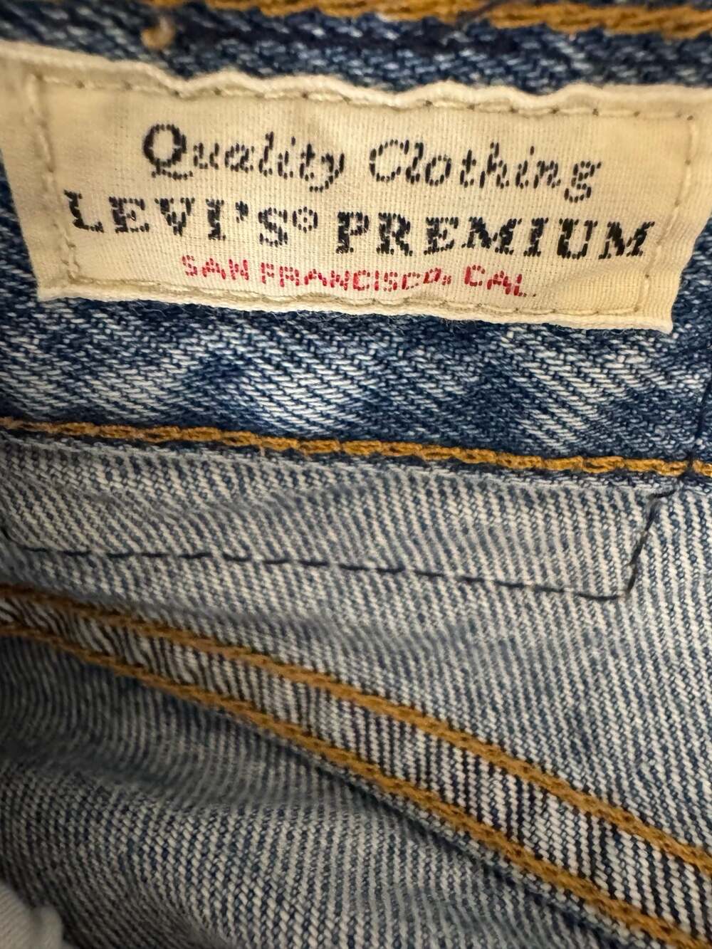 Levi's Premium Wedgie High Rise Tapered Jeans in Light Wash - Women's Size 27 - Picture 4 of 11
